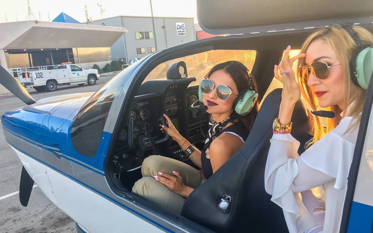 Die Kabine eines Rundflug-Helikopters über Los Angeles