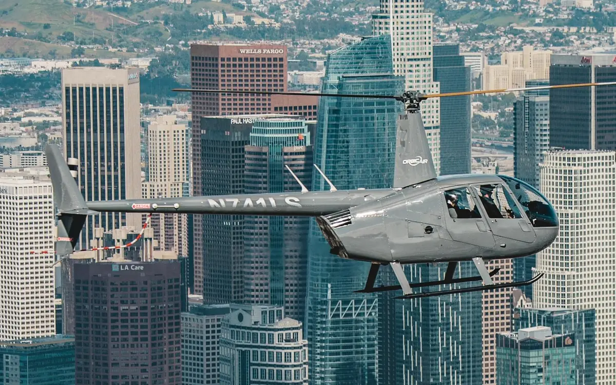 Helikopter widokowy nad basenem Los Angeles